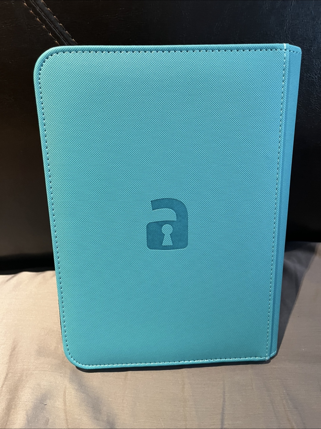 Brand New Vault X 4 Pocket Card Binder - photo 2