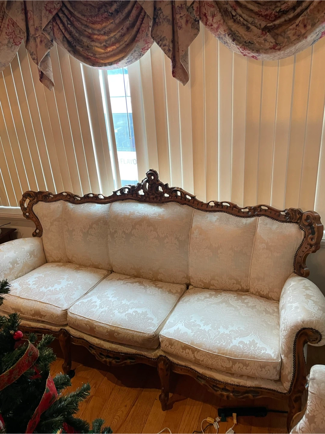 Antique Style Floral Upholstered Chair & Sofa Set - photo 5