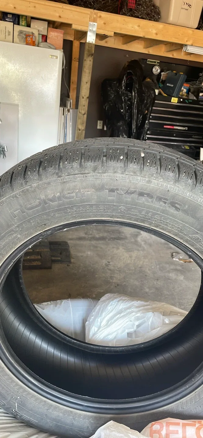 235/60R18 All Weather Tires image indicator(2)