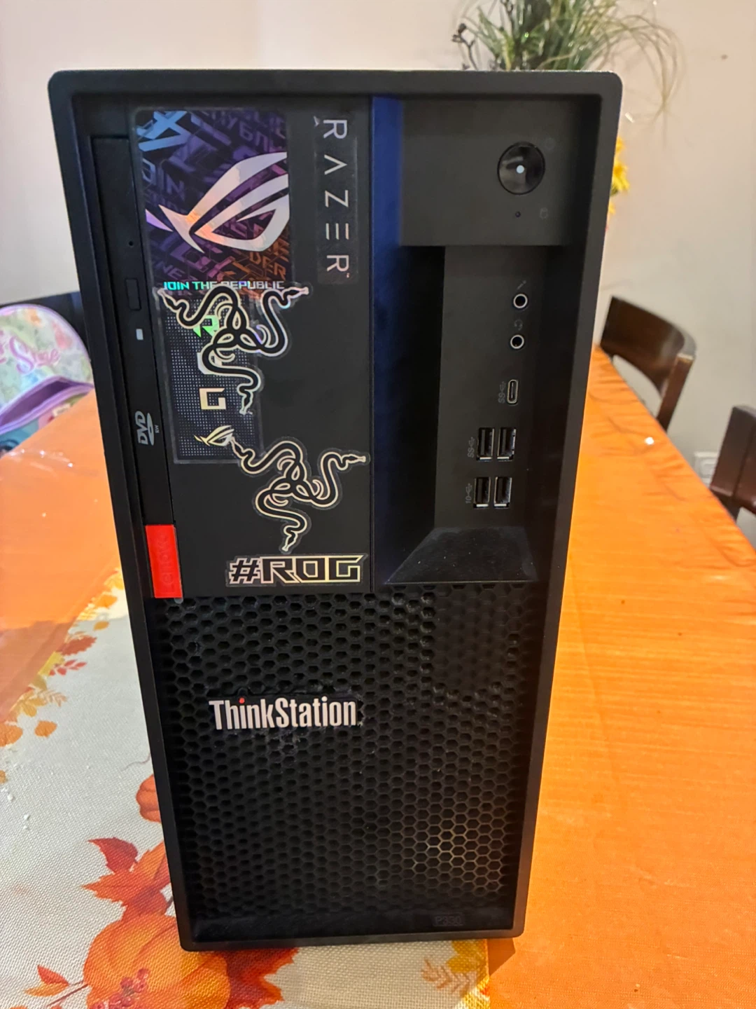 Lenovo ThinkStation P330 Desktop PC - photo 2