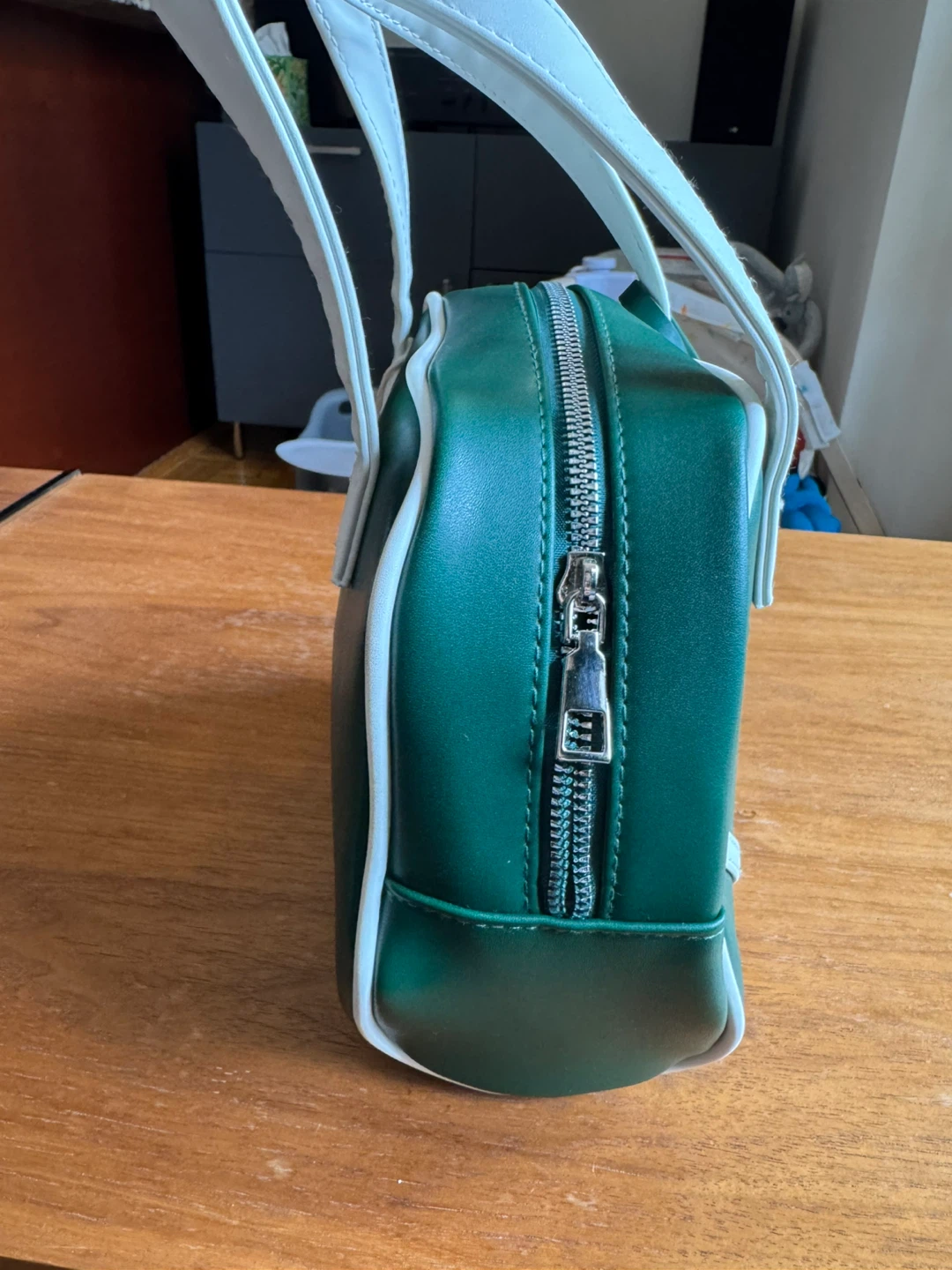 Miniso Looney Tunes Bugs Bunny Green Handbag - photo 4