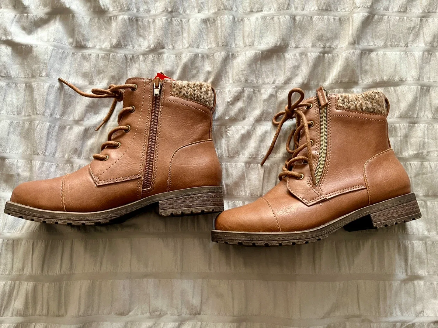 NEW never worn Kids Girls Brown Ankle Boots Size 2 image indicator(2)