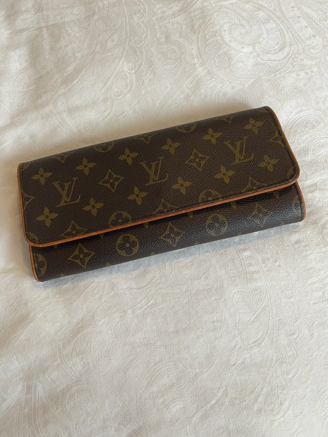 (PRICE IS FIRMED) 💯% Authentic Mono Twin Gm Pochette image indicator(2)