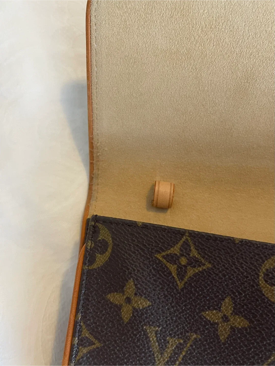 (PRICE IS FIRMED) 💯% Authentic Mono Twin Gm Pochette image indicator(7)