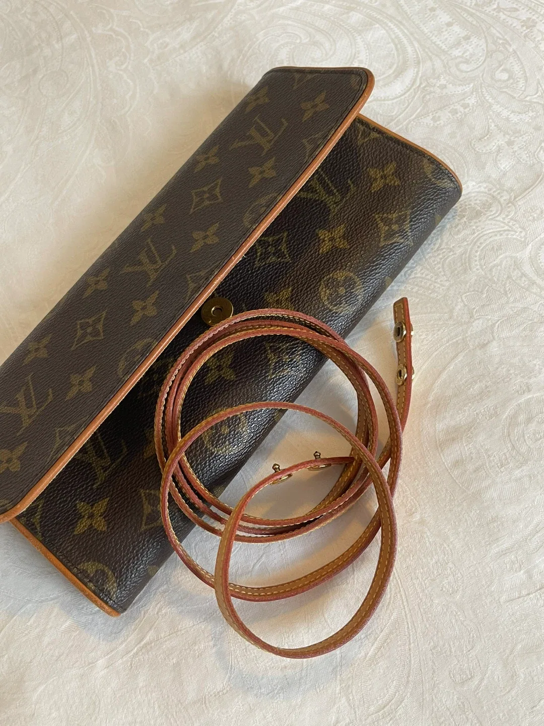 (PRICE IS FIRMED) 💯% Authentic Mono Twin Gm Pochette image indicator(10)