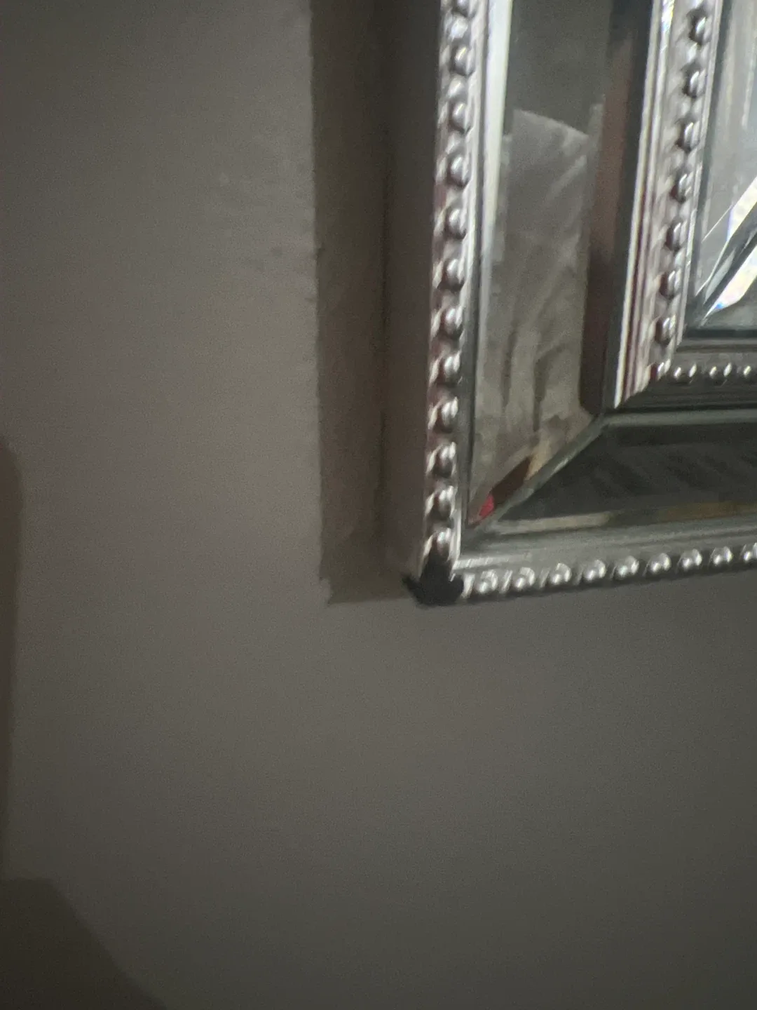 Silver Framed Wall Mirror image indicator(2)