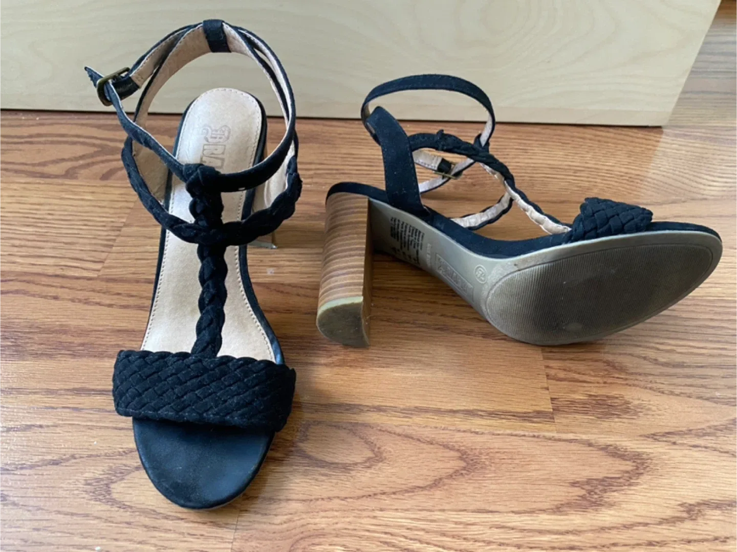 Smash Black Heeled Sandals - Size 6.5 image indicator(2)