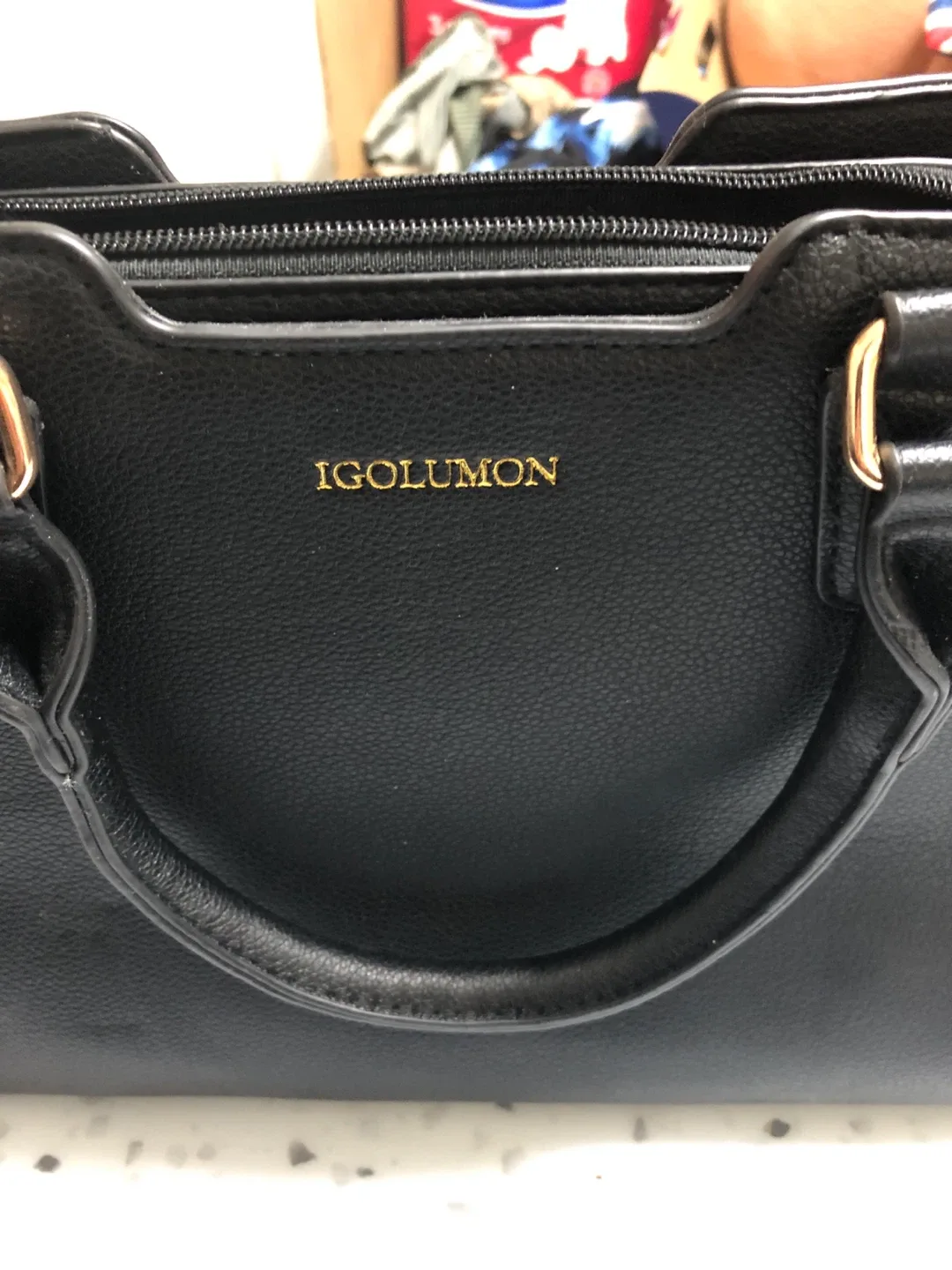 Like new!IGOLUMON Black Handbag with Strap image indicator(3)