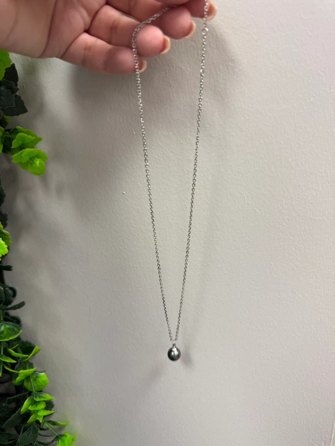 Brand new 18K plated Black Tahiti Pearl Necklace image indicator(4)