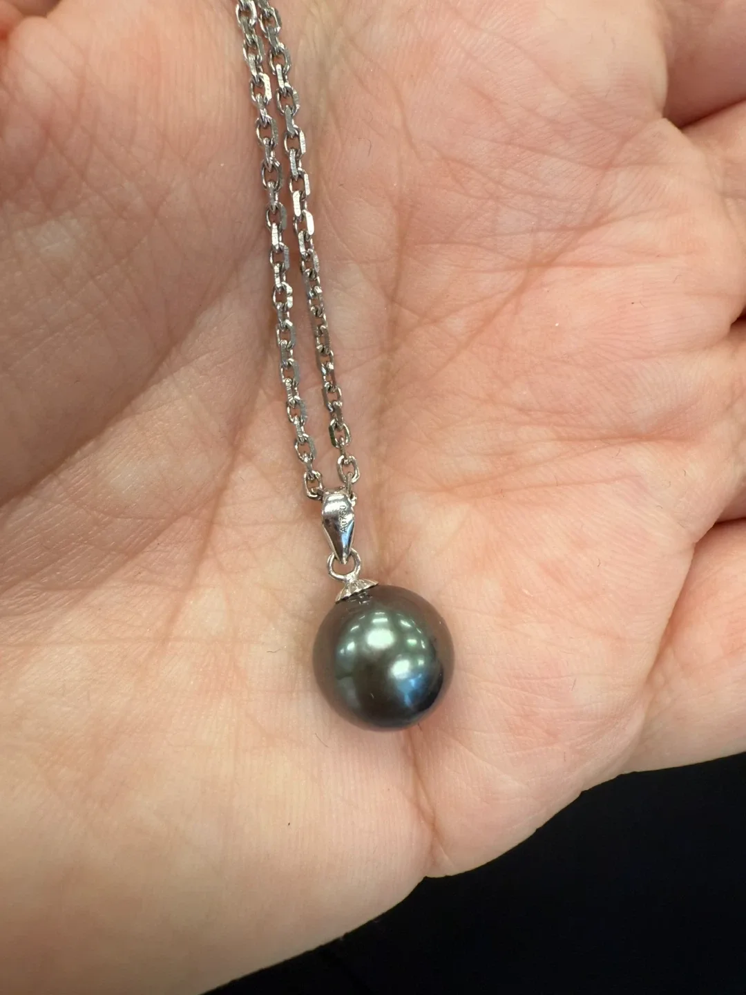 Brand new 18K plated Black Tahiti Pearl Necklace image indicator(3)