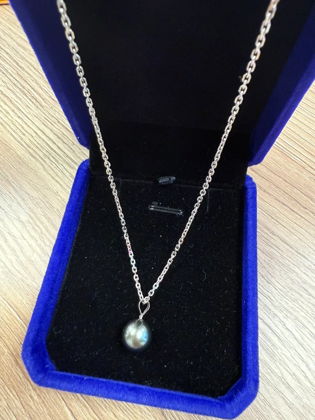 Brand new 18K plated Black Tahiti Pearl Necklace image indicator(2)