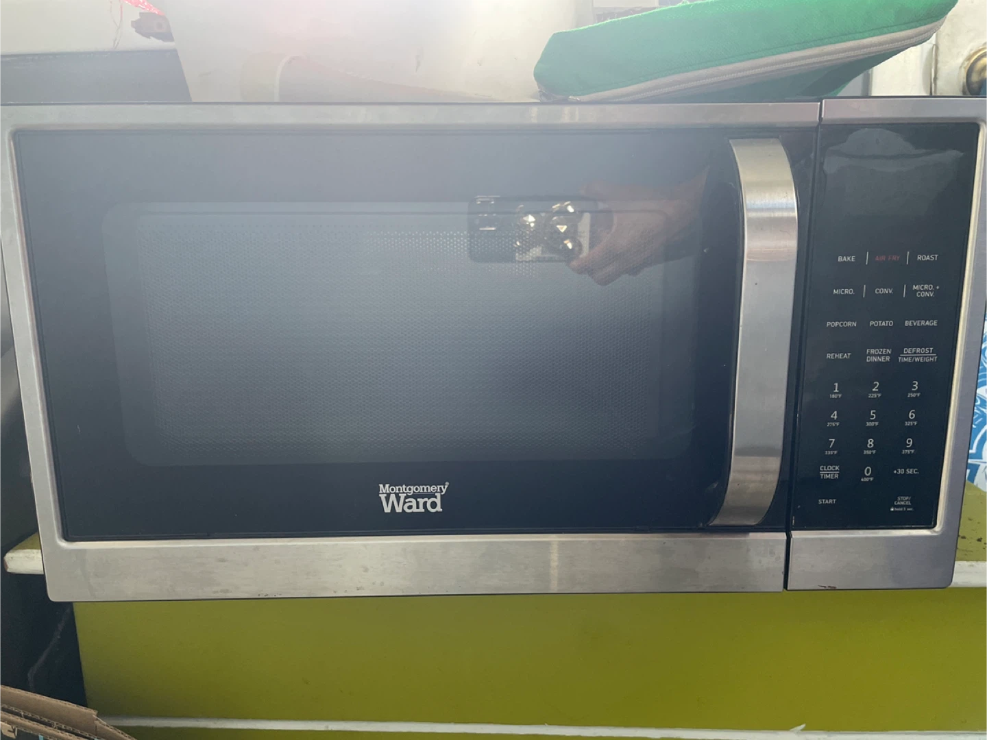Montgomery Ward Microwave Oven - photo 3
