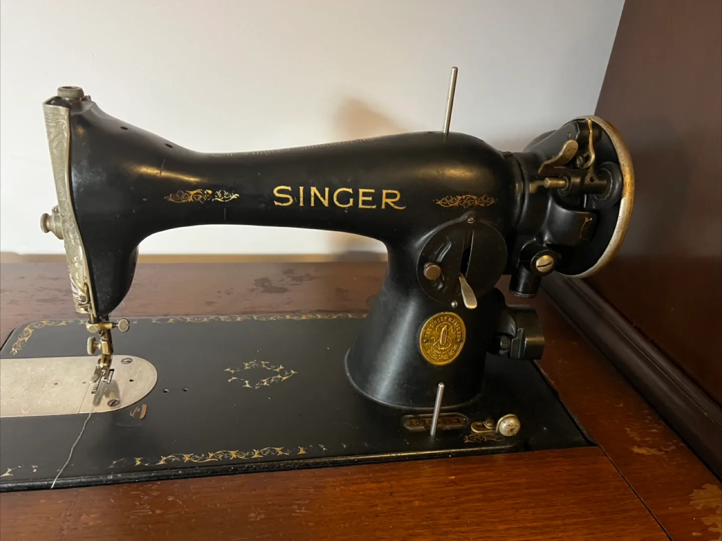 Antique Singer Sewing Machine image indicator(2)