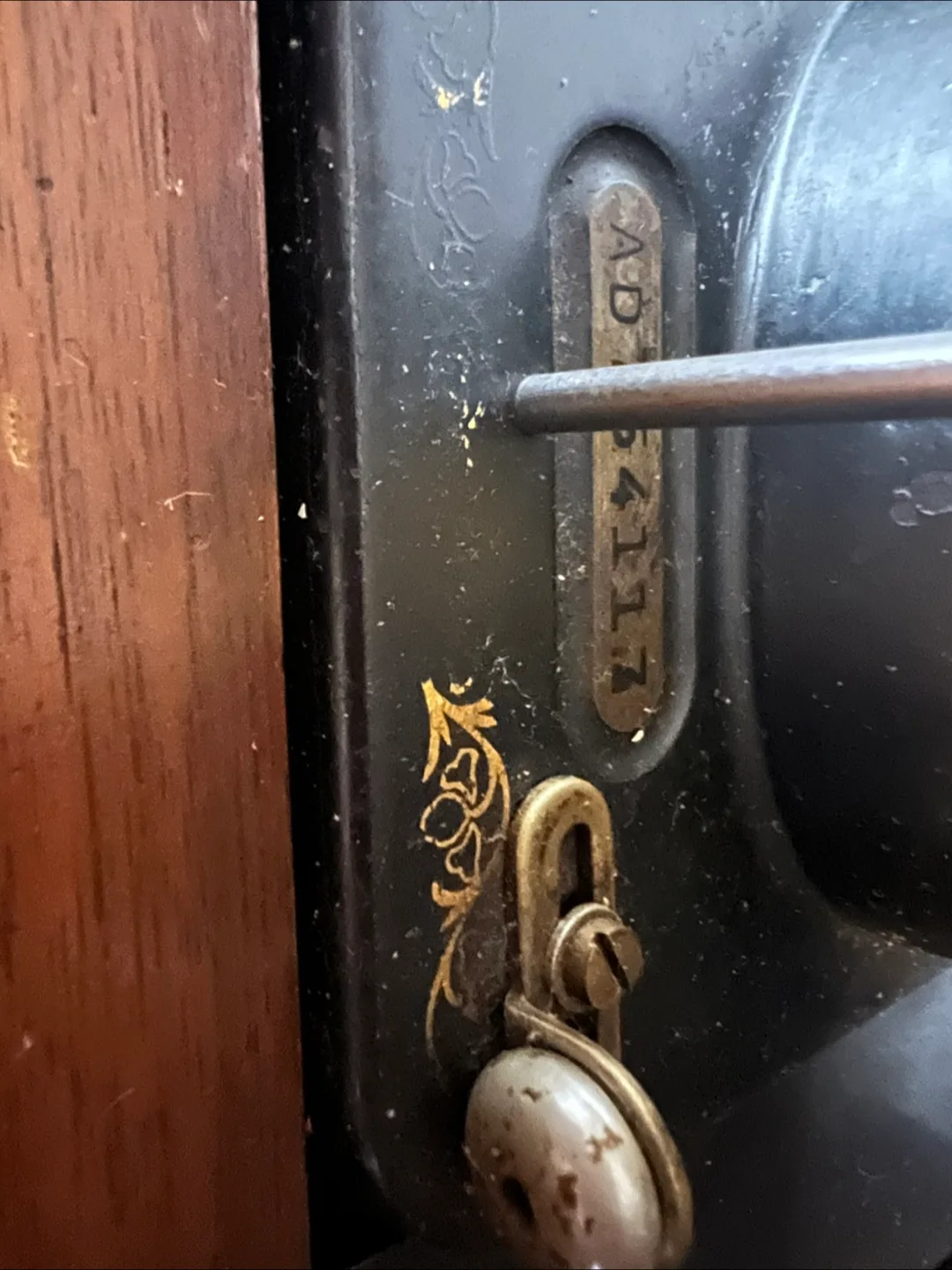 Antique Singer Sewing Machine image indicator(8)