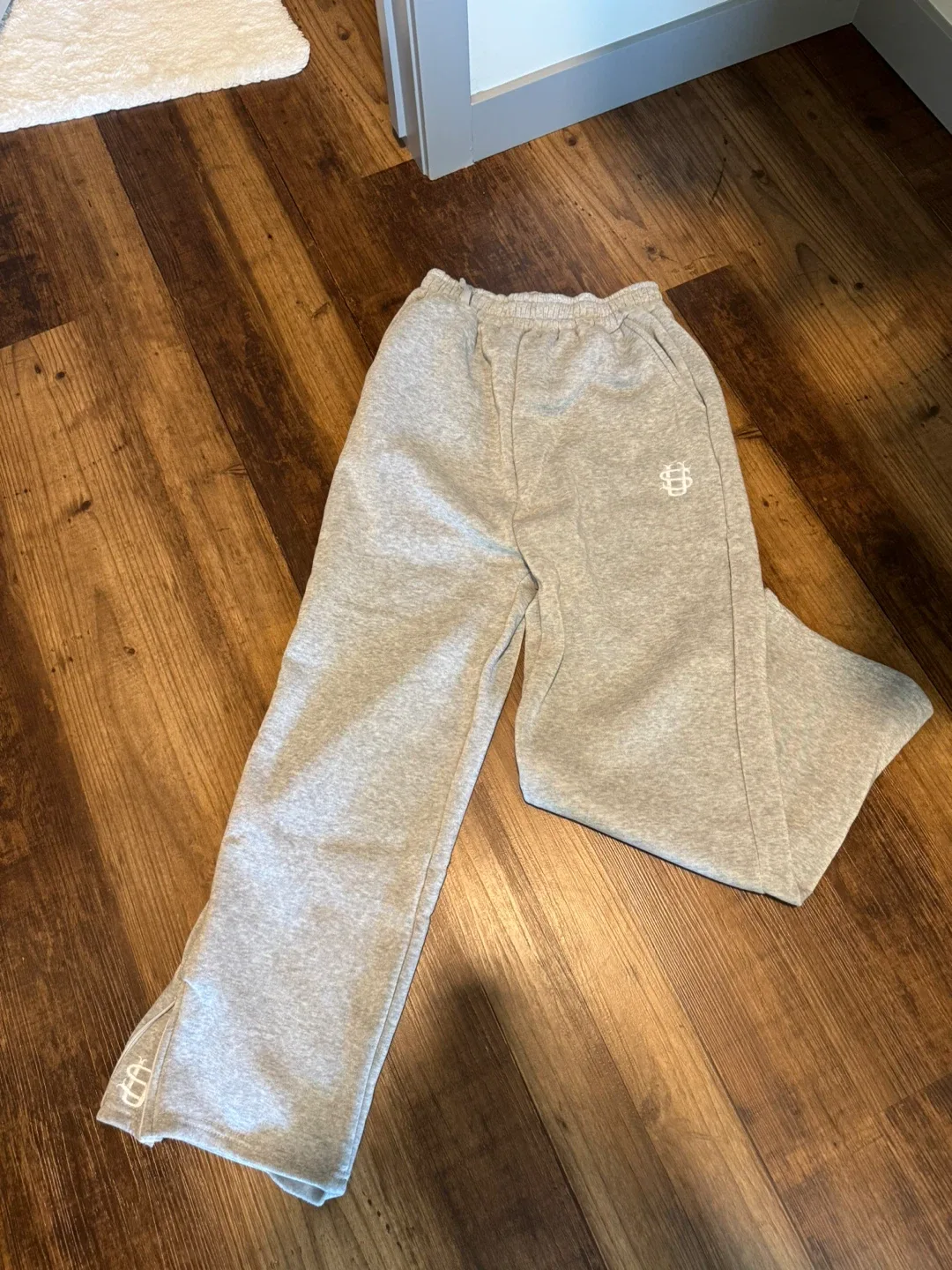 THE BEST GREY SWEATPANTS LARGE (L) SIZE image indicator(4)