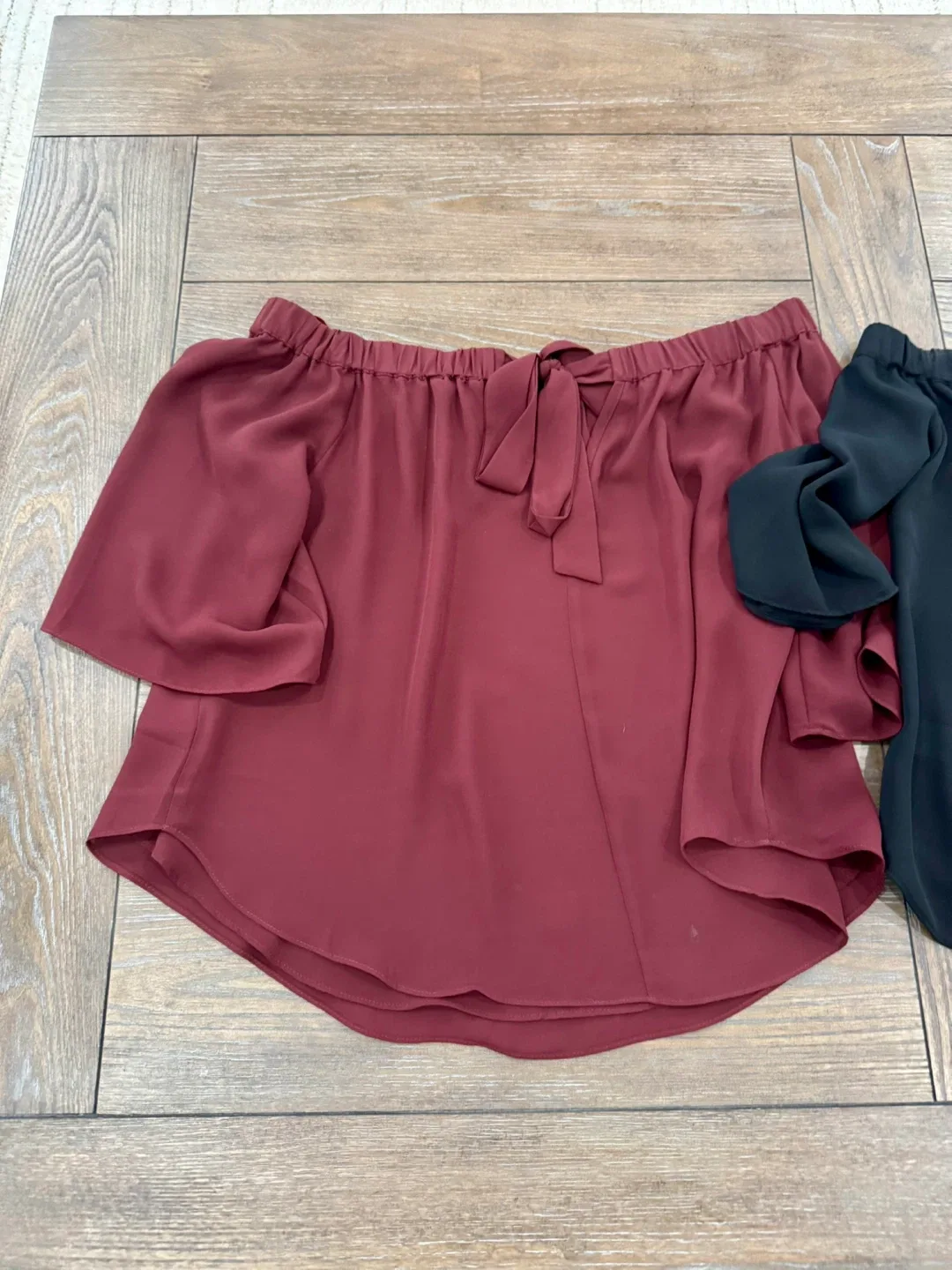 Off-the-shoulder Blouse Set - Burgundy & Black image indicator(4)