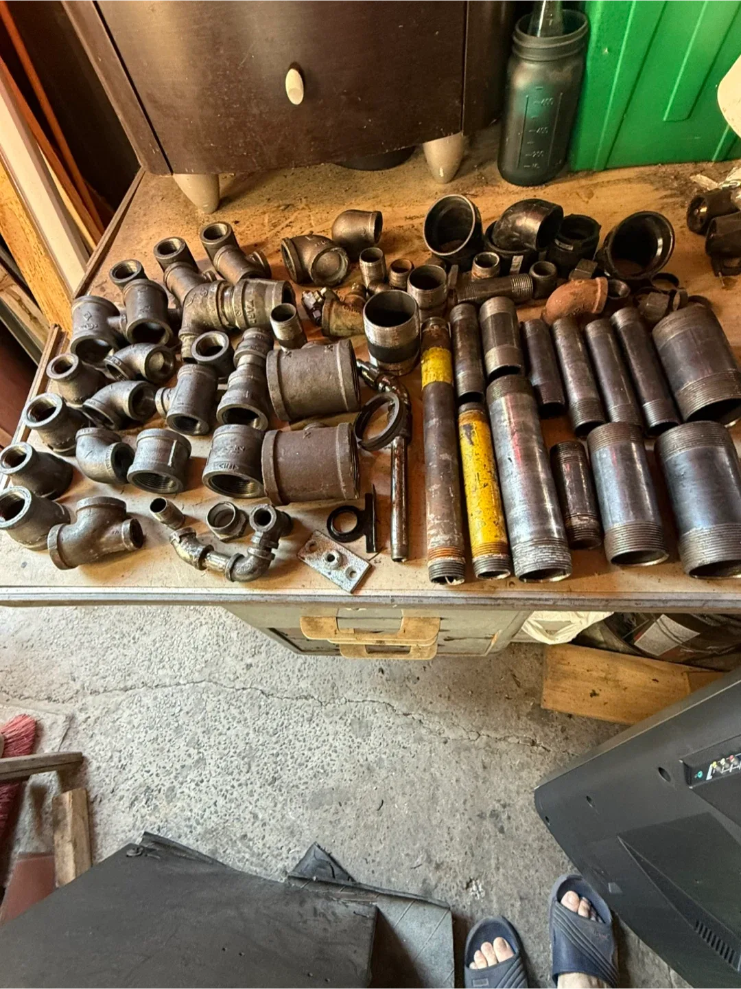 Mixed Lot of Metal Pipes and Fittings image indicator(2)