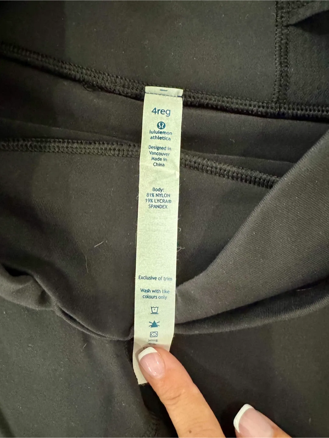 Lululemon Athletica Black Yoga Pants - Size 4 image indicator(2)