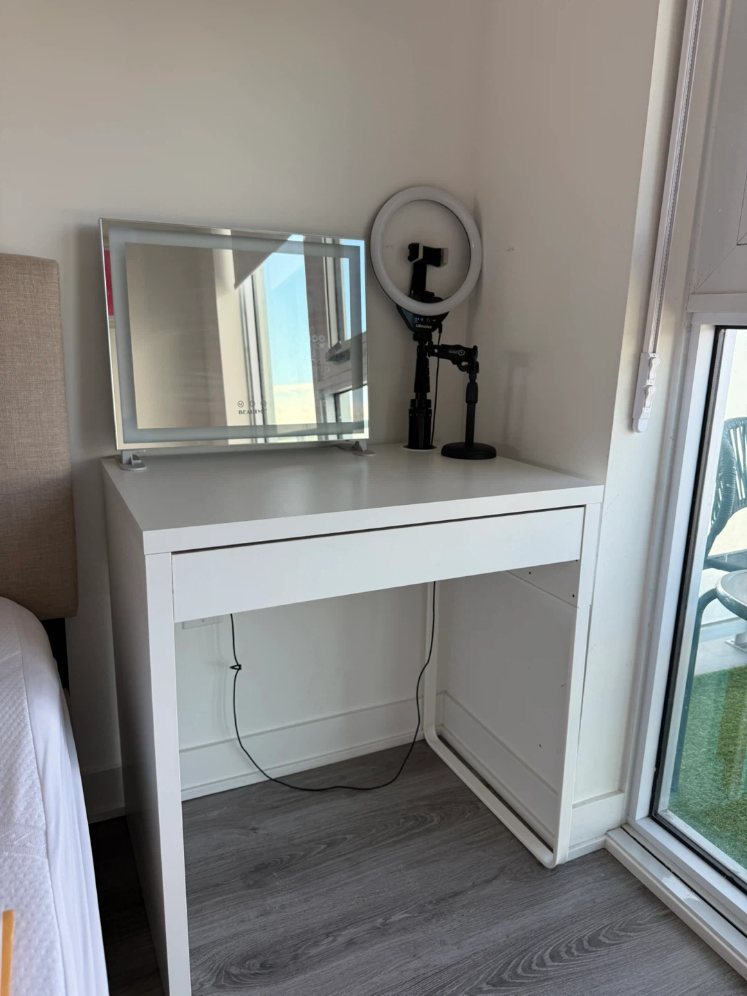 White Makeup Vanity Desk with Mirror