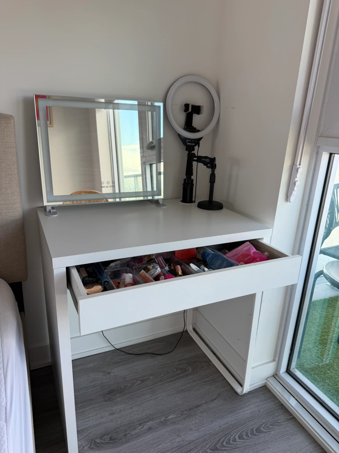 White Makeup Vanity Desk with Mirror - photo 3