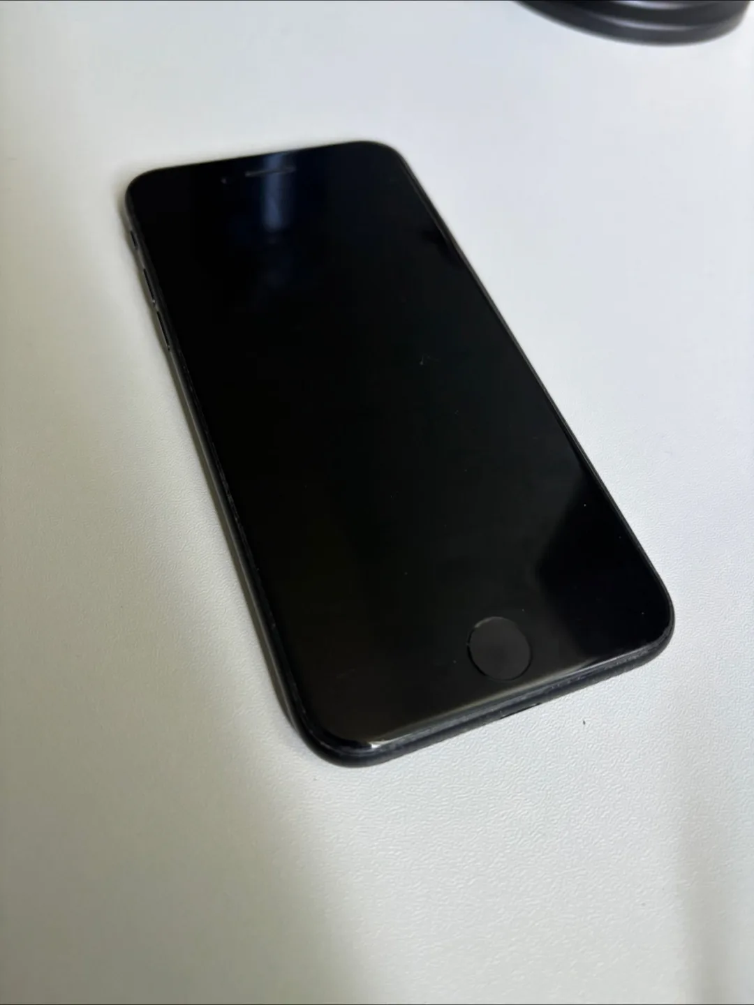 Apple iPhone SE (2nd Gen) Black - Excellent Condition image indicator(5)