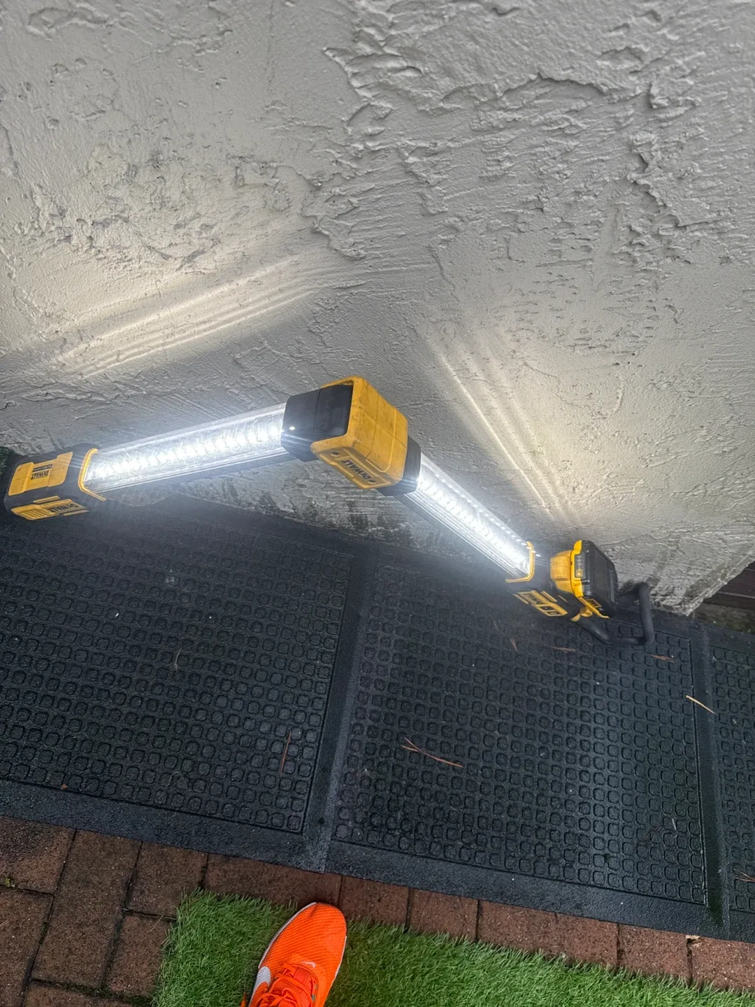 DeWalt Cordless LED Work Light image indicator(3)