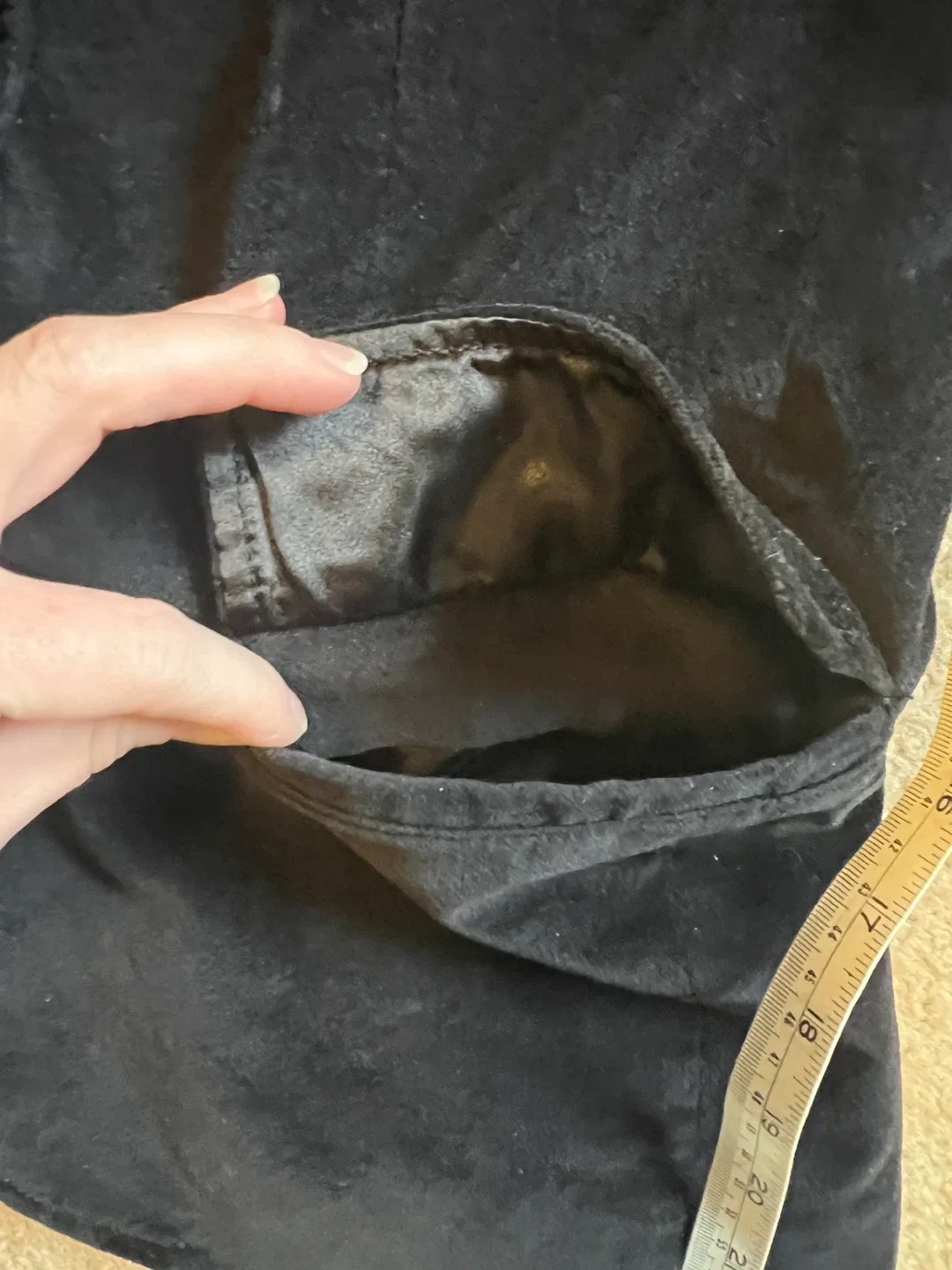 Lady Hathaway Black Velvet Blazer - Size M image indicator(5)