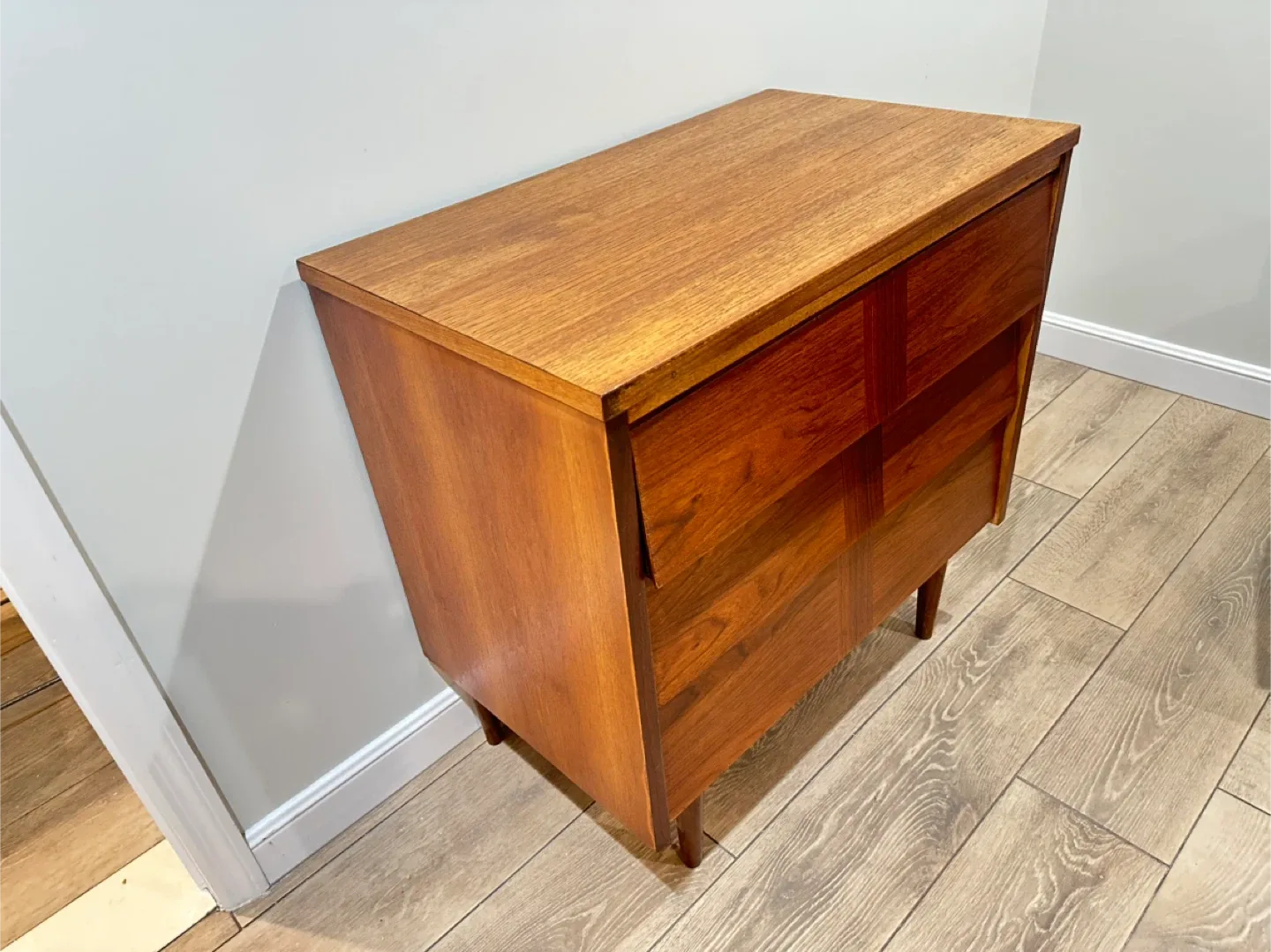 Vintage Refinished Wooden 3-Drawer Dresser image indicator(2)