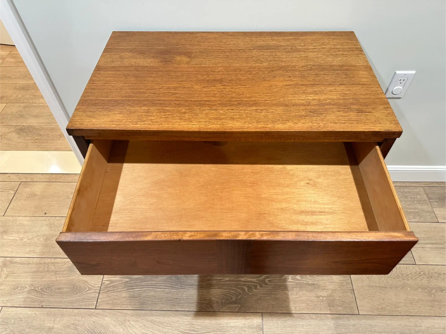 Vintage Refinished Wooden 3-Drawer Dresser image indicator(5)