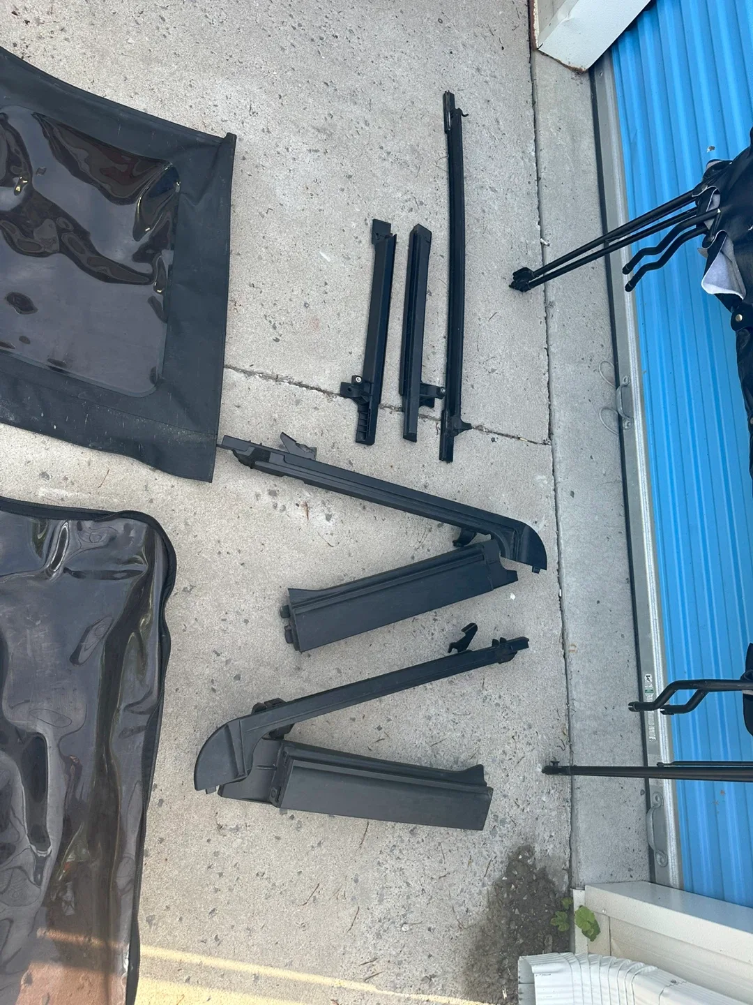 Jeep Soft Top with Hardware & Storage Bag image indicator(2)