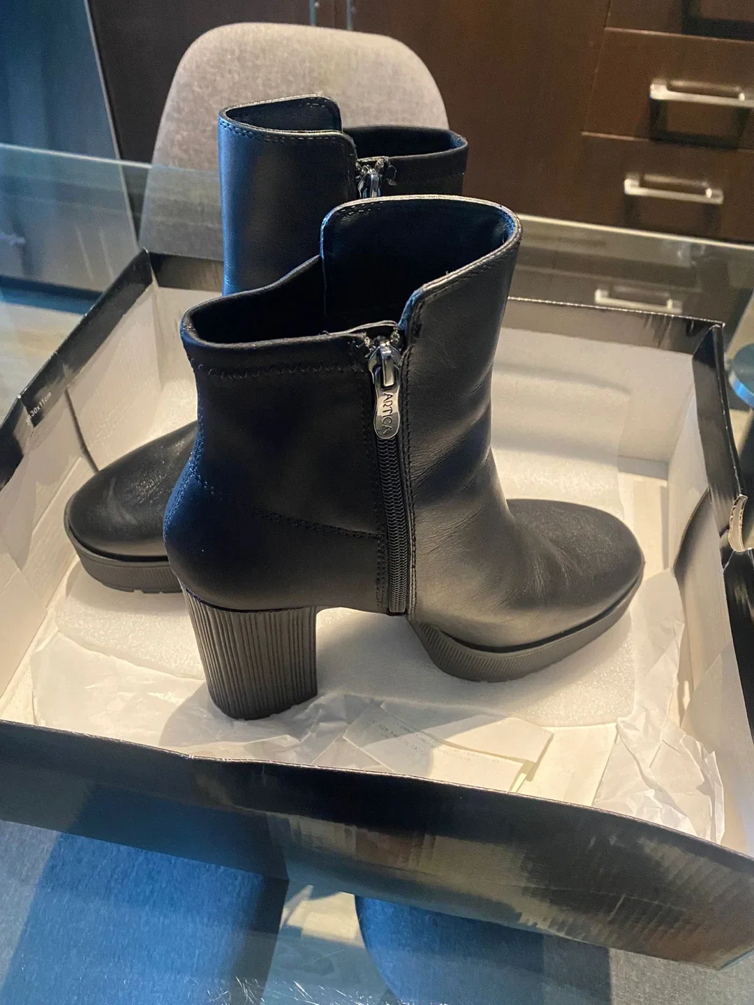 Black Leather Heeled Ankle Boots image indicator(2)