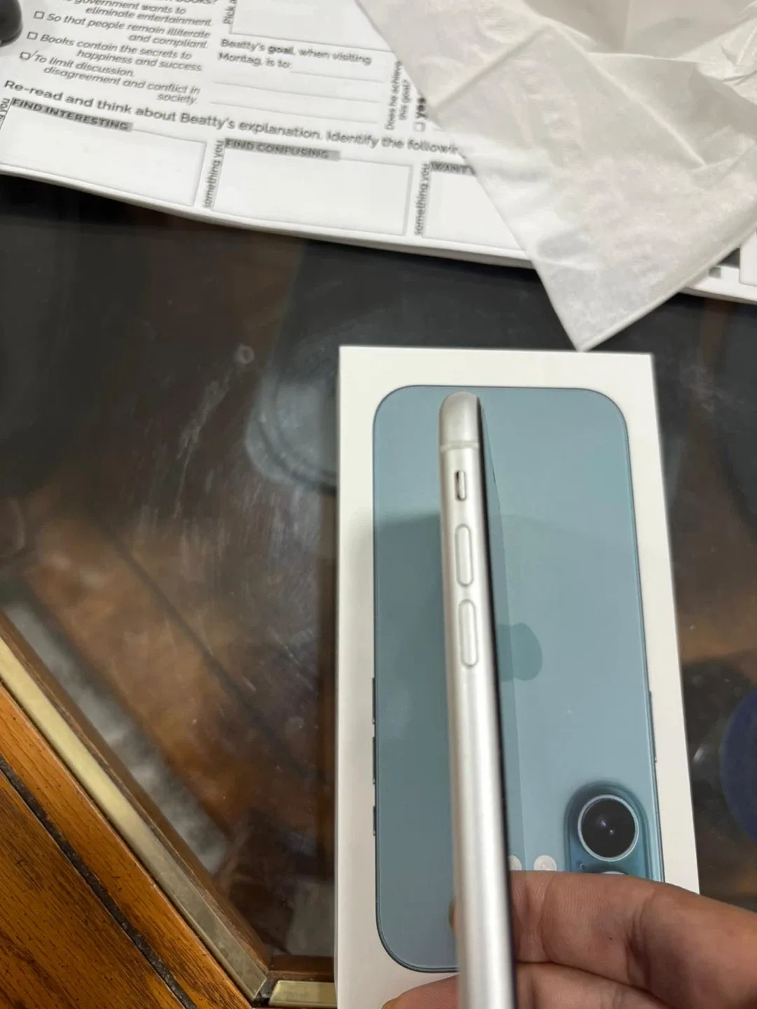 iPhone XR - Silver - 64GB image indicator(5)