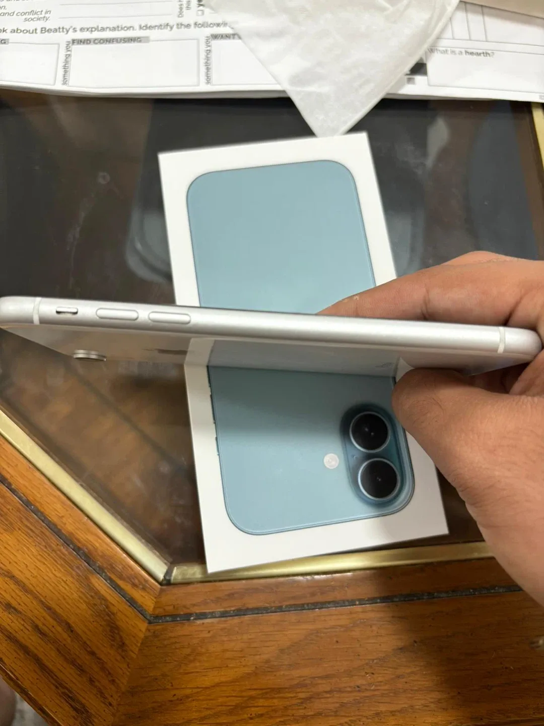 iPhone XR - Silver - 64GB image indicator(4)