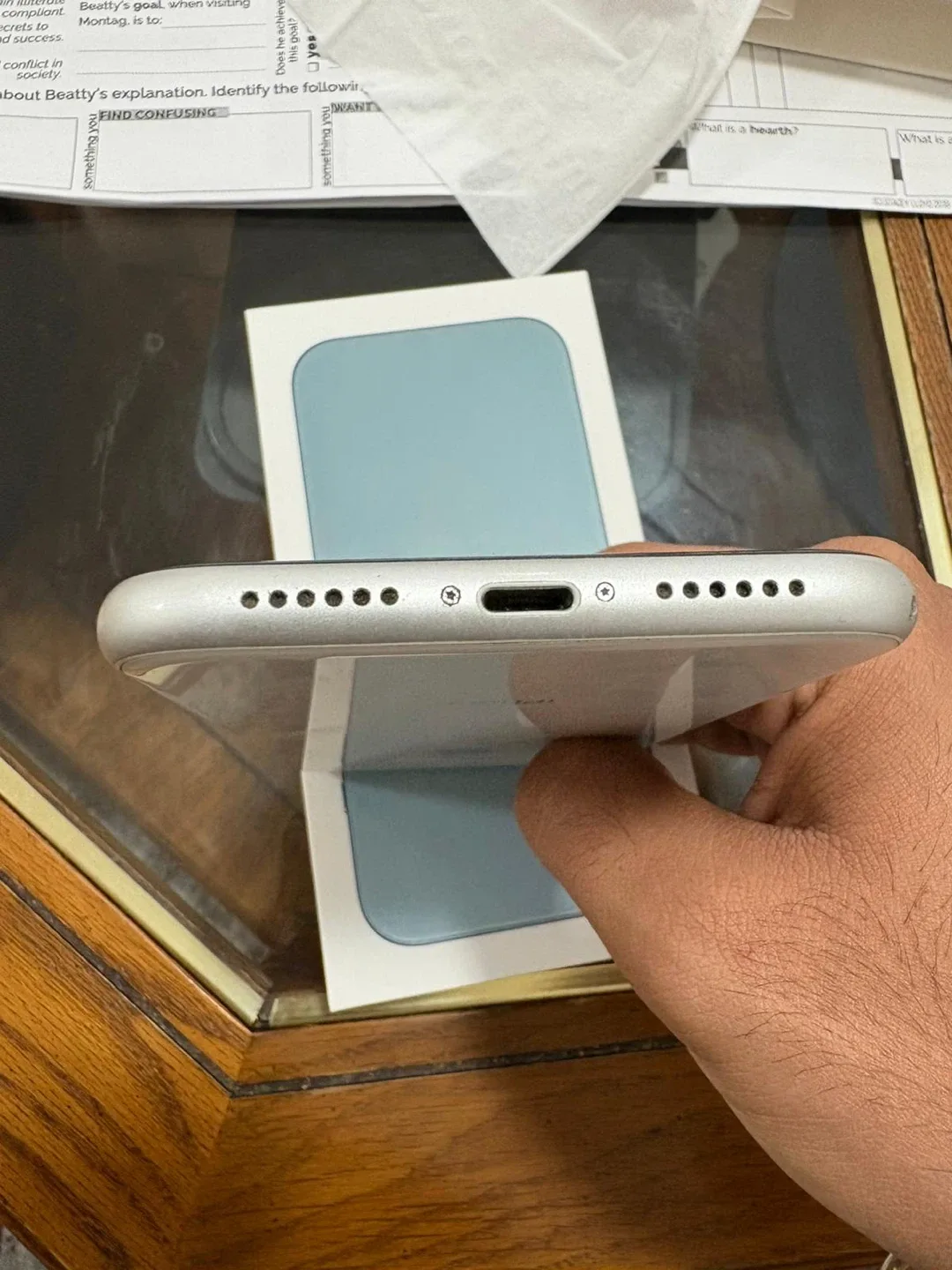 iPhone XR - Silver - 64GB image indicator(3)