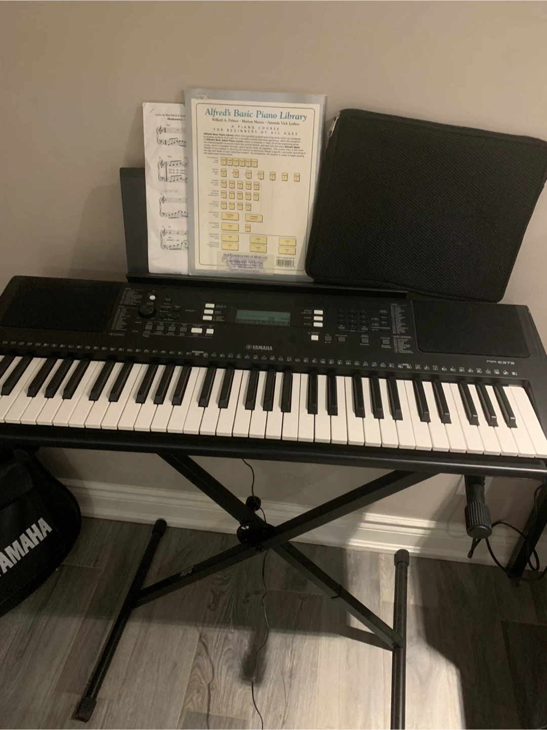 Yamaha PSR-E373 Portable Keyboard