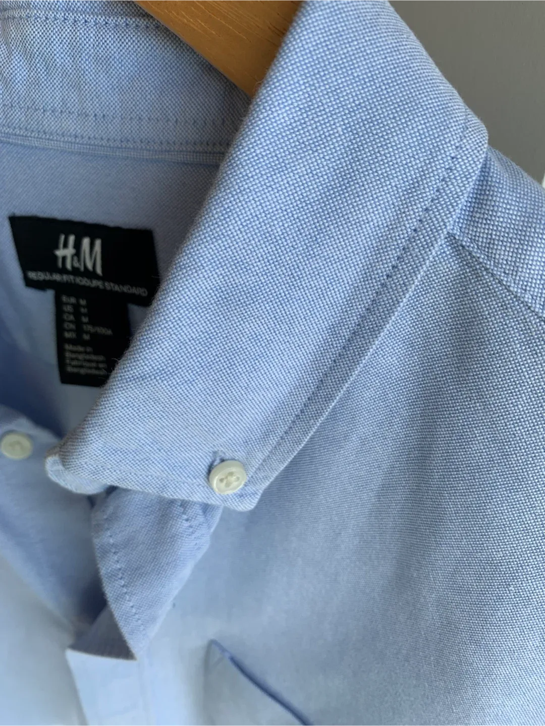 H&M Oxford 100%Cotton Men’s Shirt - Size M image indicator(4)