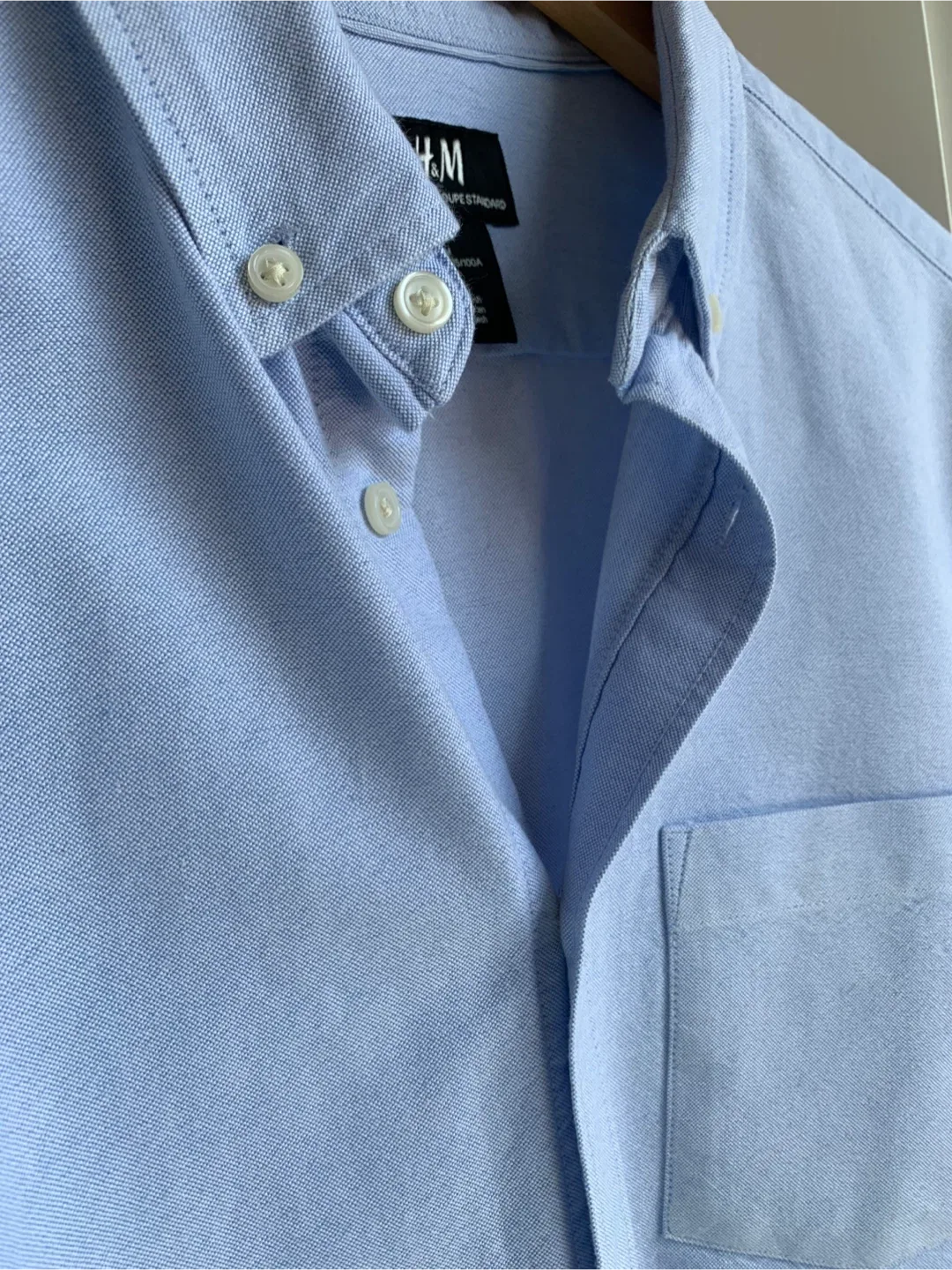 H&M Oxford 100%Cotton Men’s Shirt - Size M image indicator(3)