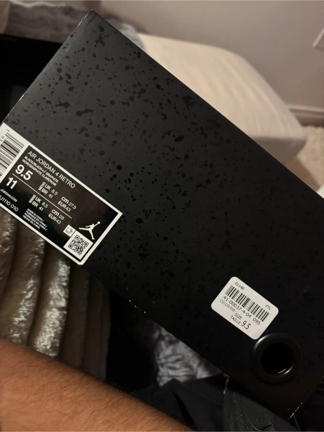 Air Jordan 4 Retro Black Cat Size 9.5 image indicator(3)