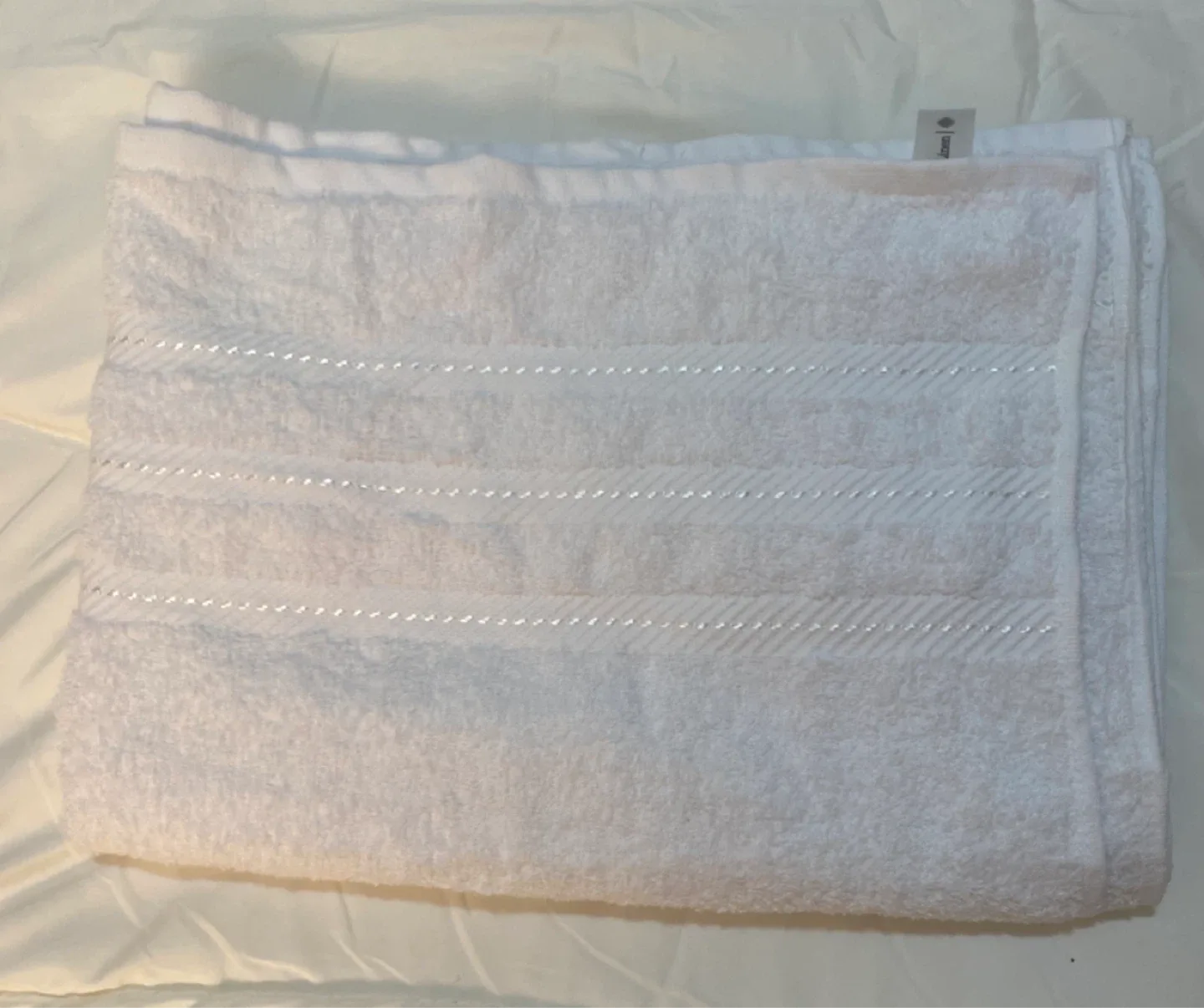 Lane Linen White Towel image indicator(3)