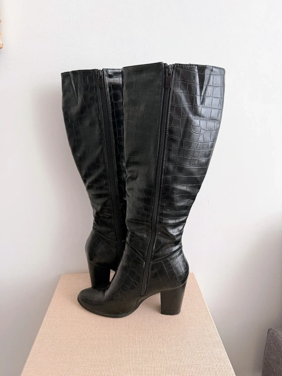 Black Knee High Boots Size 8 image indicator(4)