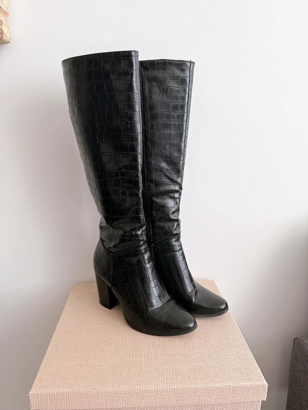 Black Knee High Boots Size 8 thumbnail