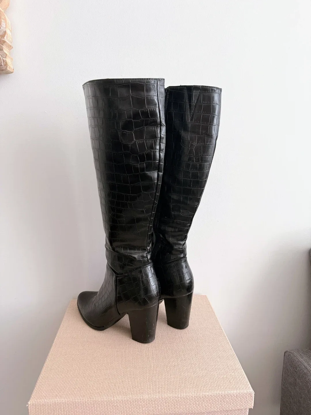 Black Knee High Boots Size 8 image indicator(3)