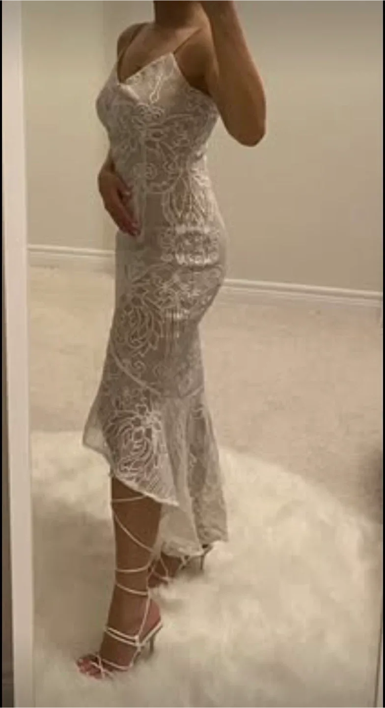 White/nude dress image indicator(3)