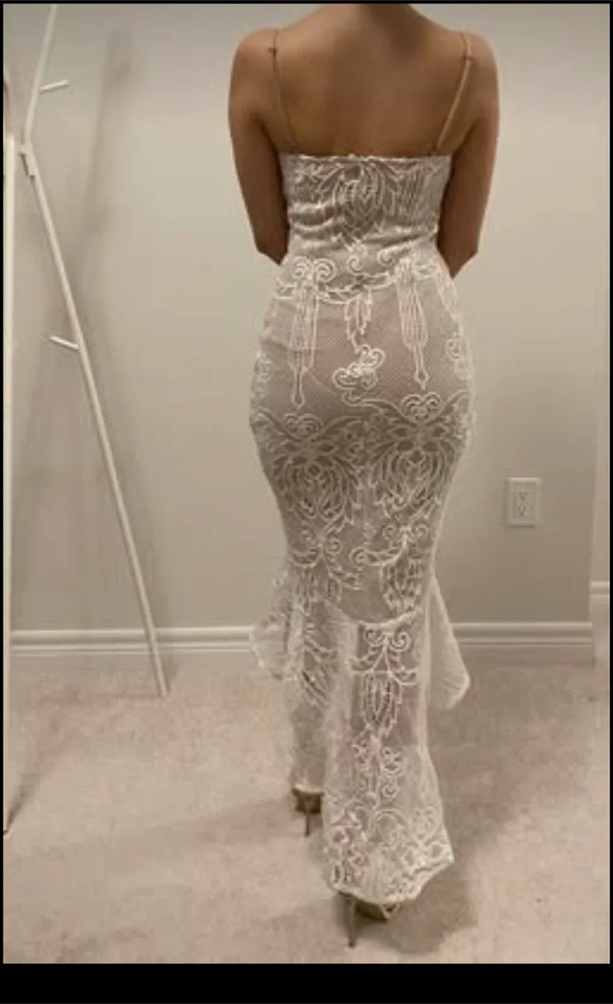 White/nude dress image indicator(2)