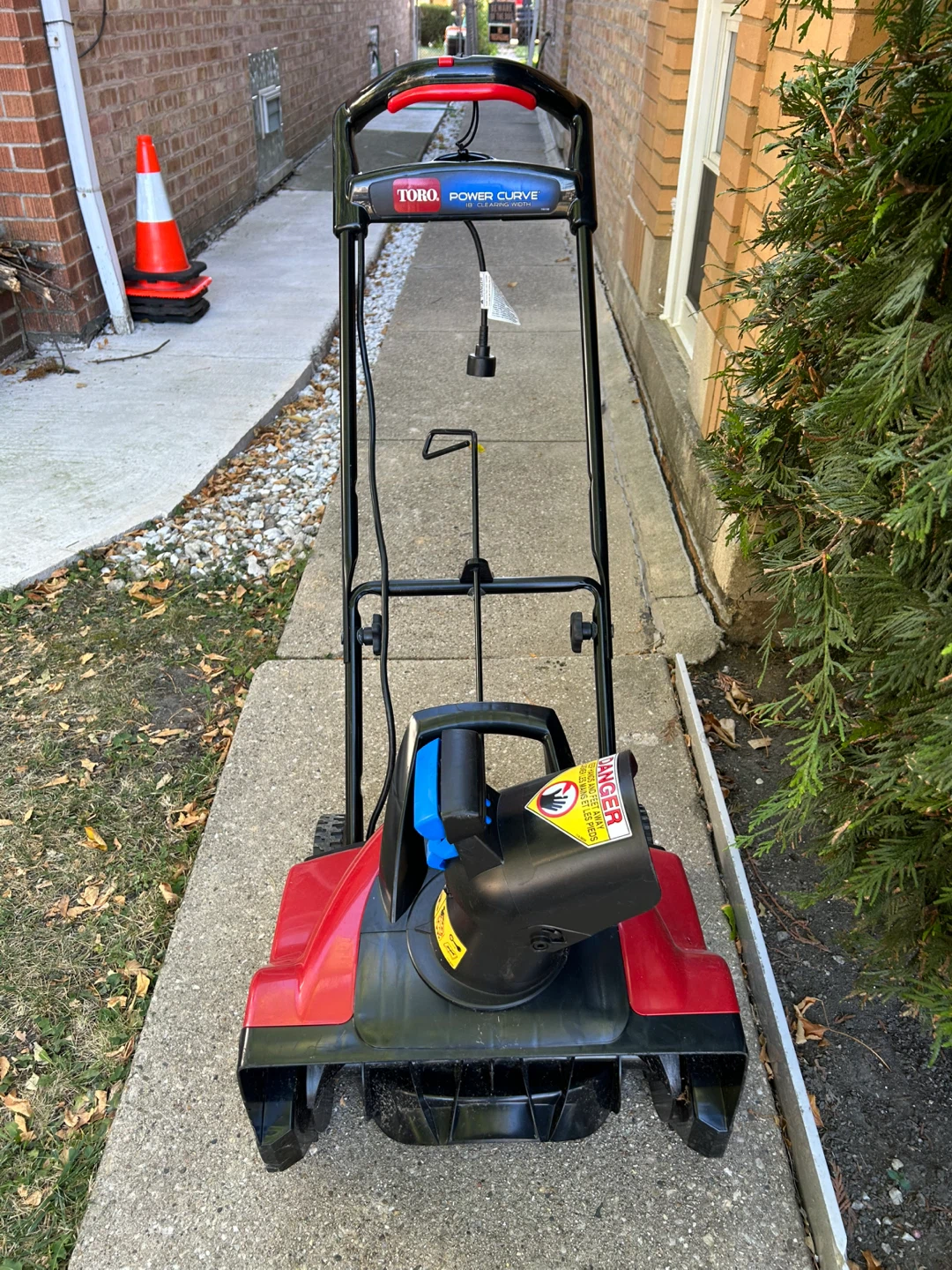 Toro Power Curve Snow Blower - 18" Clearing Width - photo 2