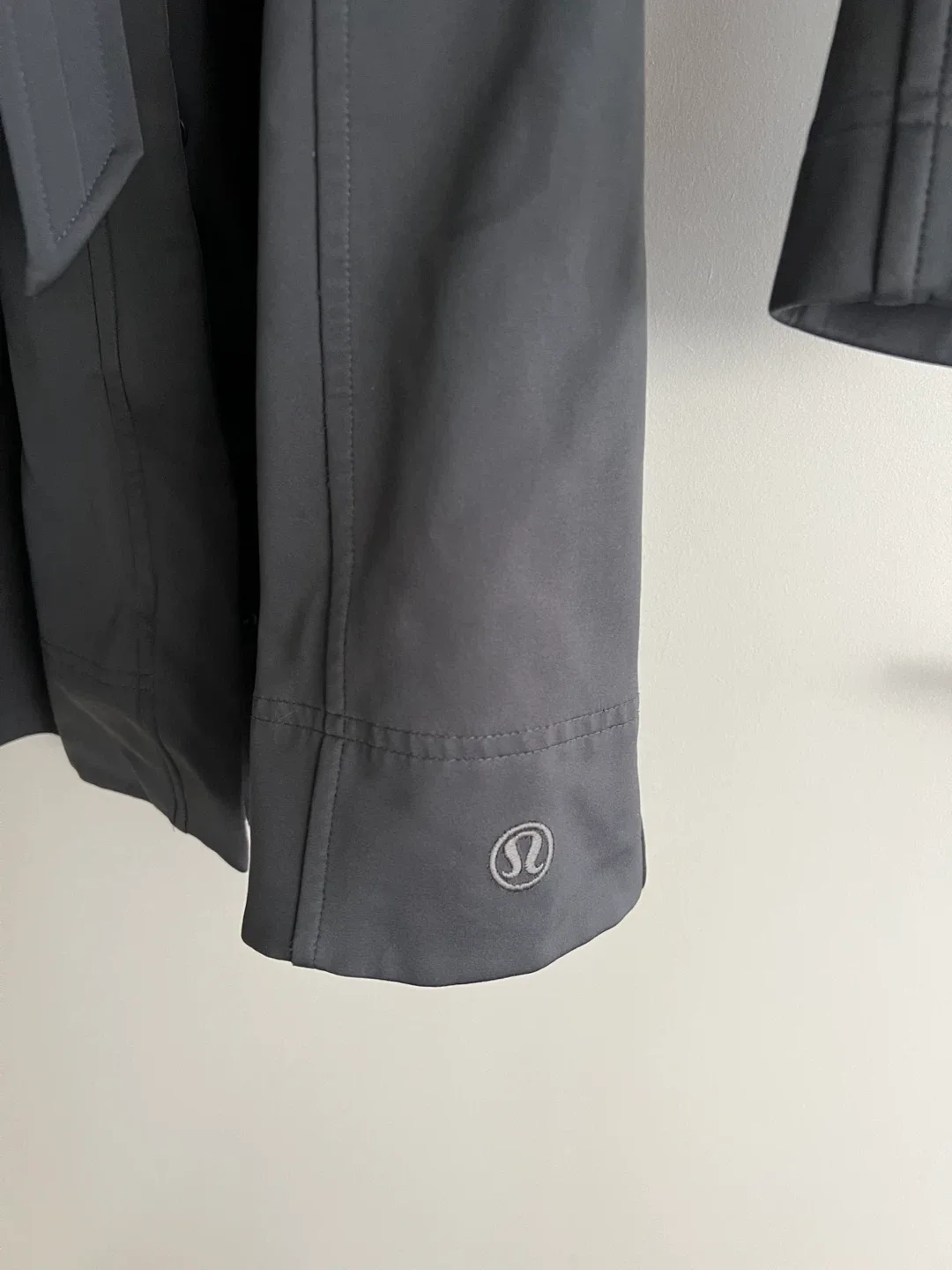 Vintage Lululemon soft shell Jacket - Grey image indicator(2)