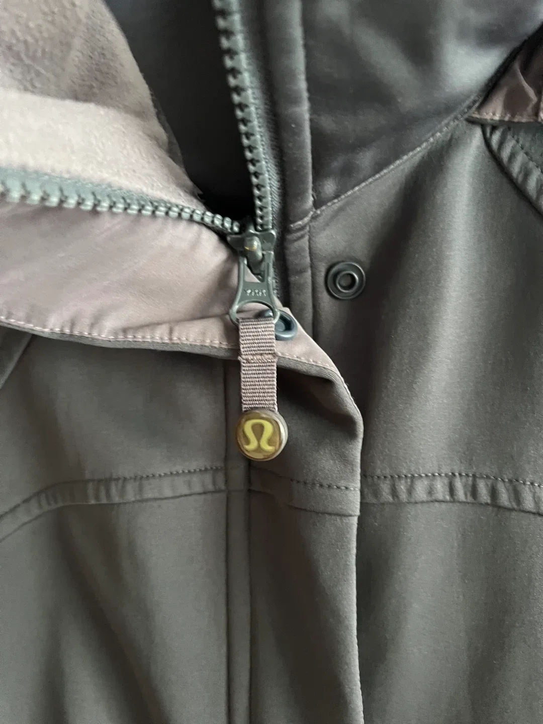 Vintage Lululemon soft shell Jacket - Grey image indicator(4)