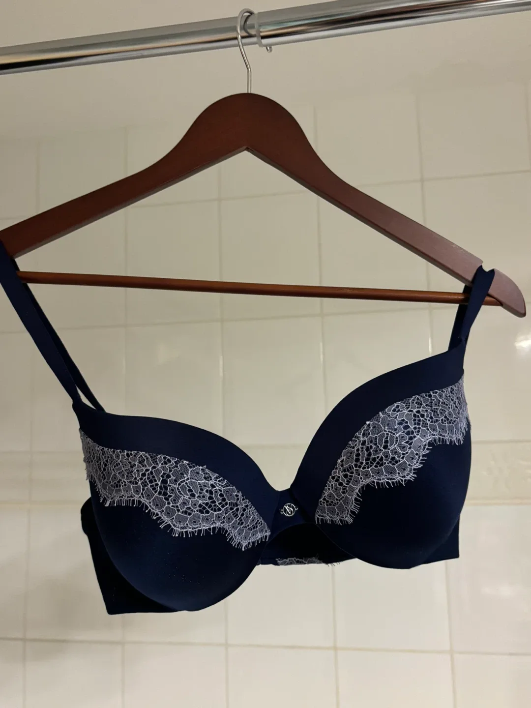 Victoria’s Secret push-up bra image indicator(2)