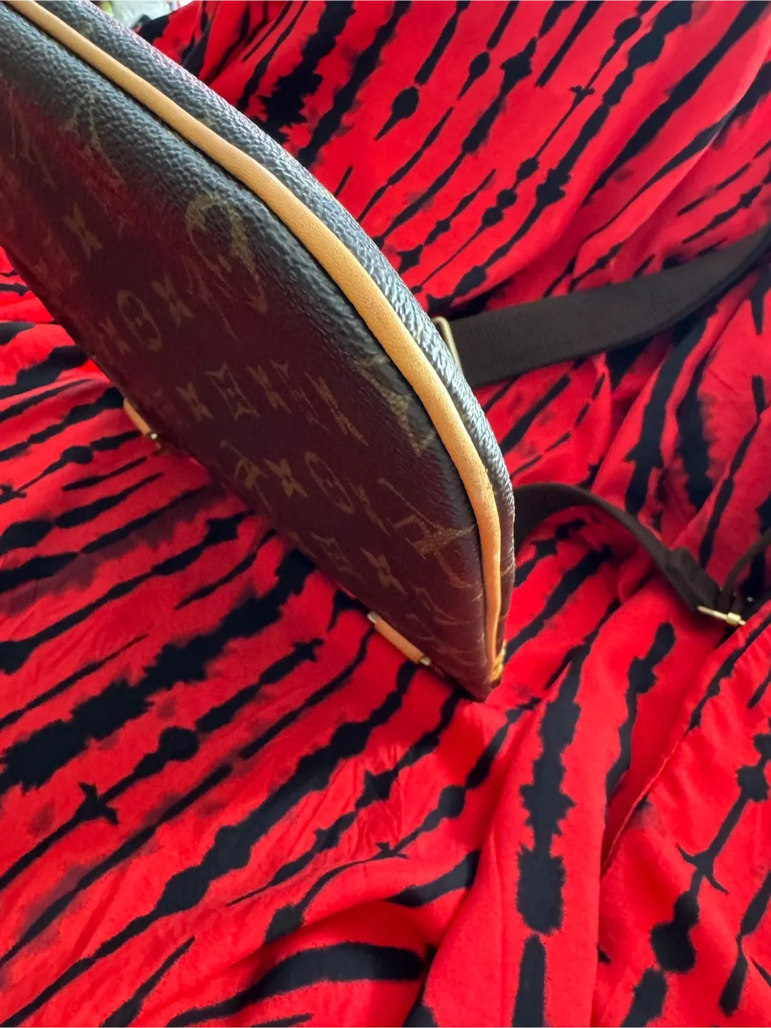 Louis Vuitton Pochette Bosphere image indicator(4)