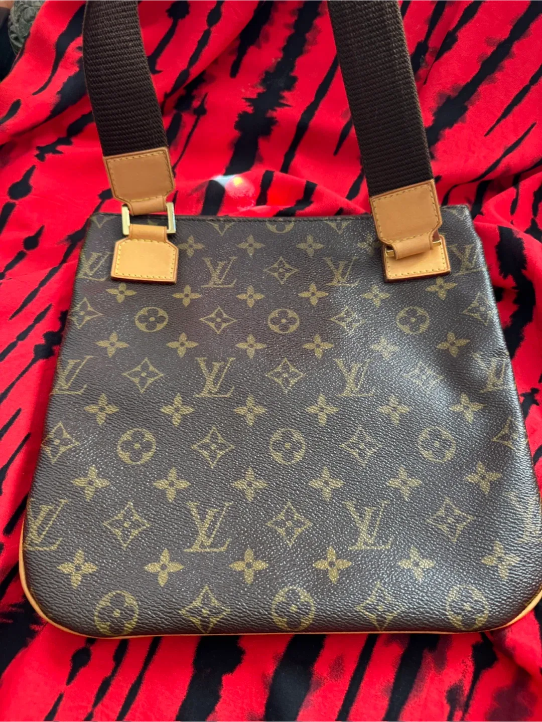 Louis Vuitton Pochette Bosphere image indicator(8)